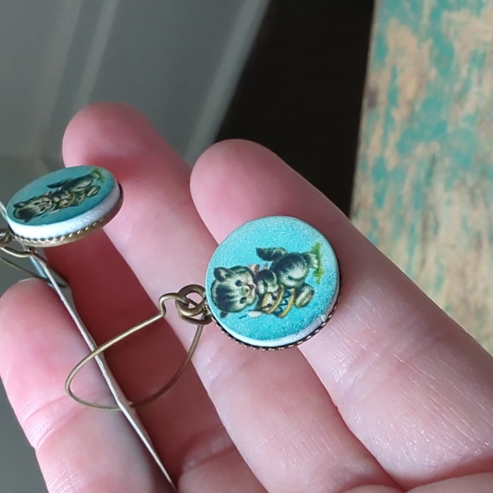 2/$16 WHIMSY HOUSE I NWT Handmade Lightweight Wood Kitty Dangle Earrings - Picture 4 of 6